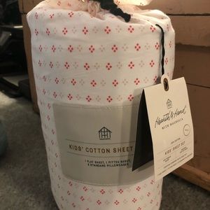 Brand new Hearth and Hand Magnolia full sheet set
